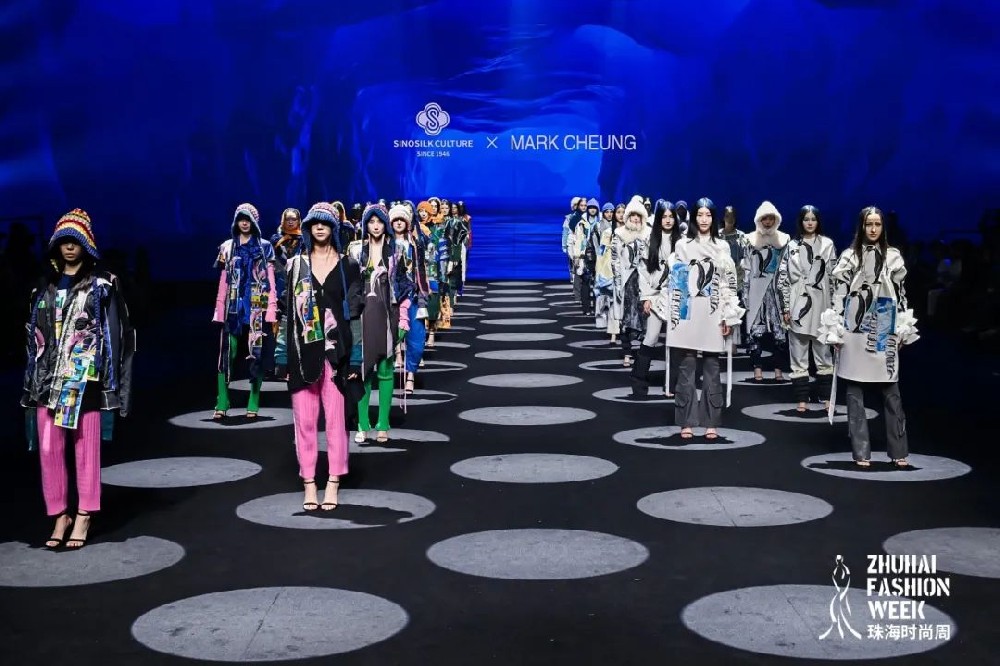 “跨越太平洋”——2023珠海时尚周 · 中国丝绸X张肇达时装发布秀