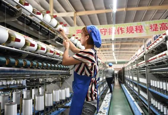 徐文英：发展纺织服装产业夺取脱贫攻坚战最后胜利