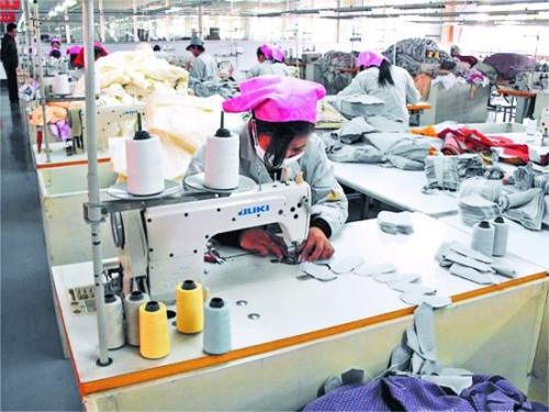 吕培榕：多措并举巩固纺织鞋服产业优势